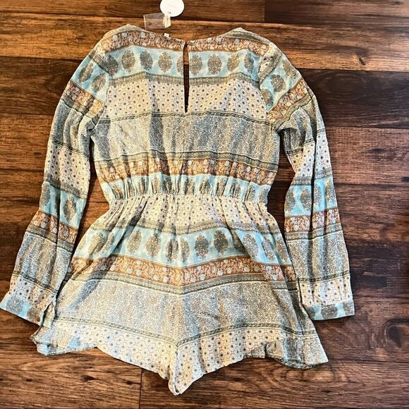 En crème romper - Picture 4 of 9